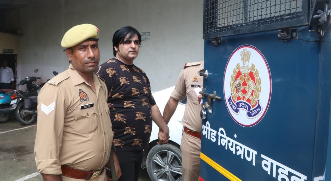 Akhilesh Dubey Preparation of notice to eight employees of KDA Municipal Corporation Police Department