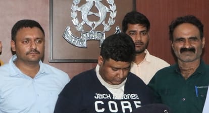 Kanpur Fraud Rules were more strict than the corporate office one could not go from one department to another