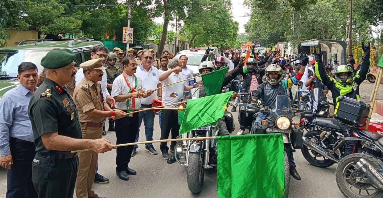 Kanpur Amar Ujala Maa Tujhe Pranam Rally Rally started from Motijheel tableaux attracted everyone