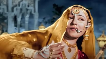 Listen Top 10 Janmashtami Special Bollywood Songs of Kanha Radha love radha kaise na jale woh kisna hai