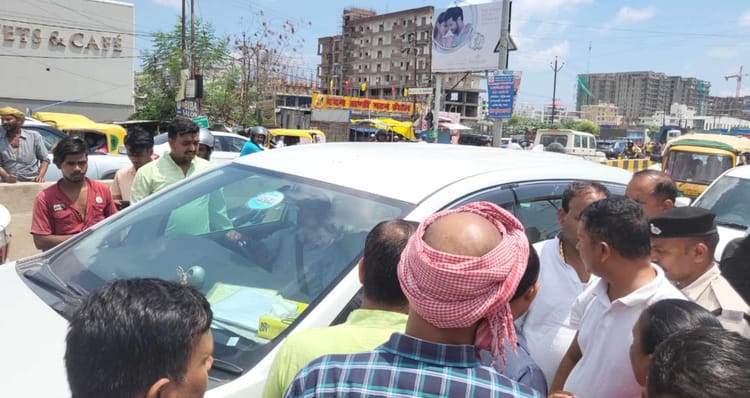 Bihar: लेखा नगर में जलजमाव से उपजी नाराजगी, दानापुर-खगौल रोड घंटों जाम, मंत्री का काफिला रोका गया