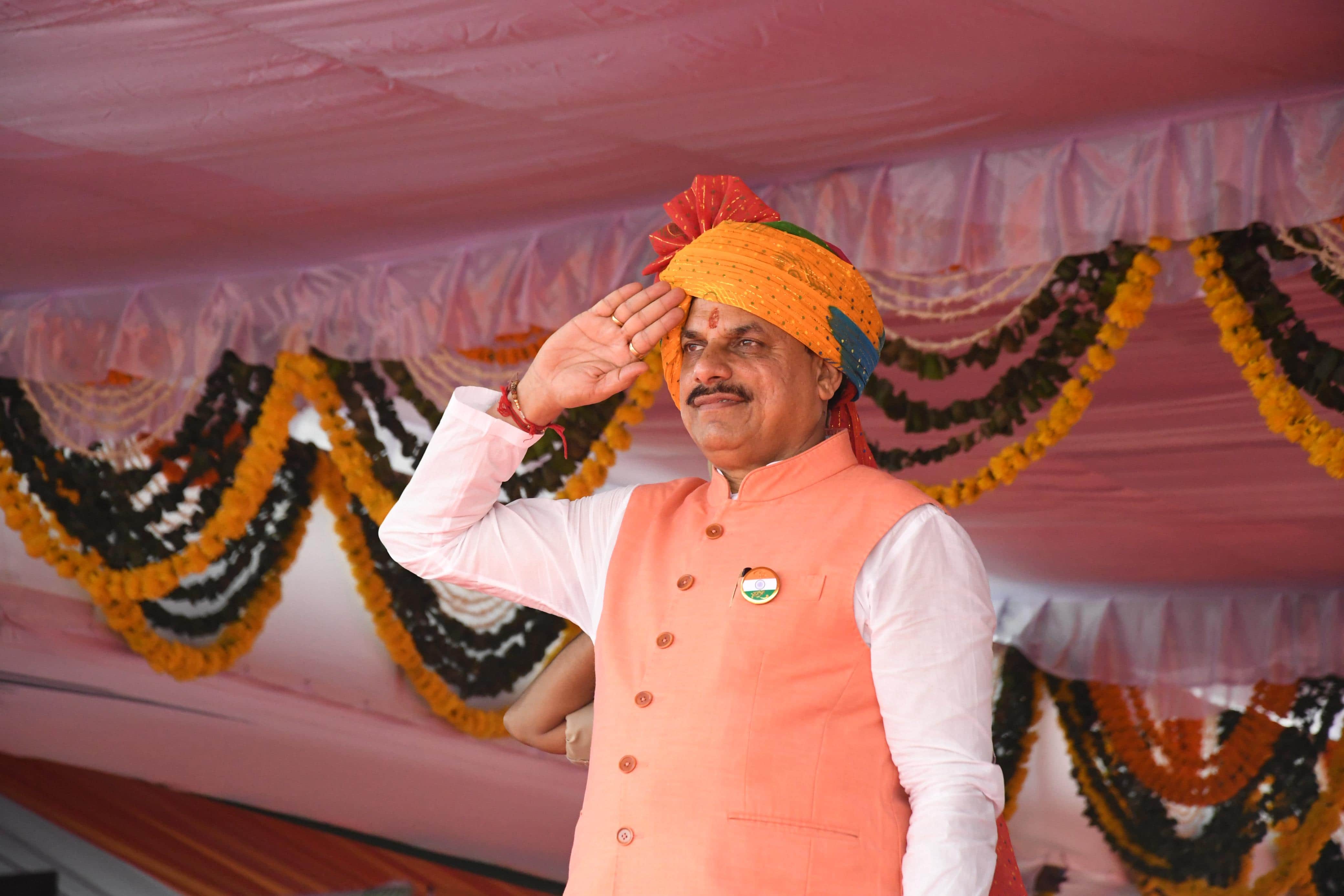 MP News: CM Dr. Mohan Yadav hoists flag in Bhopal, message to the people of the state