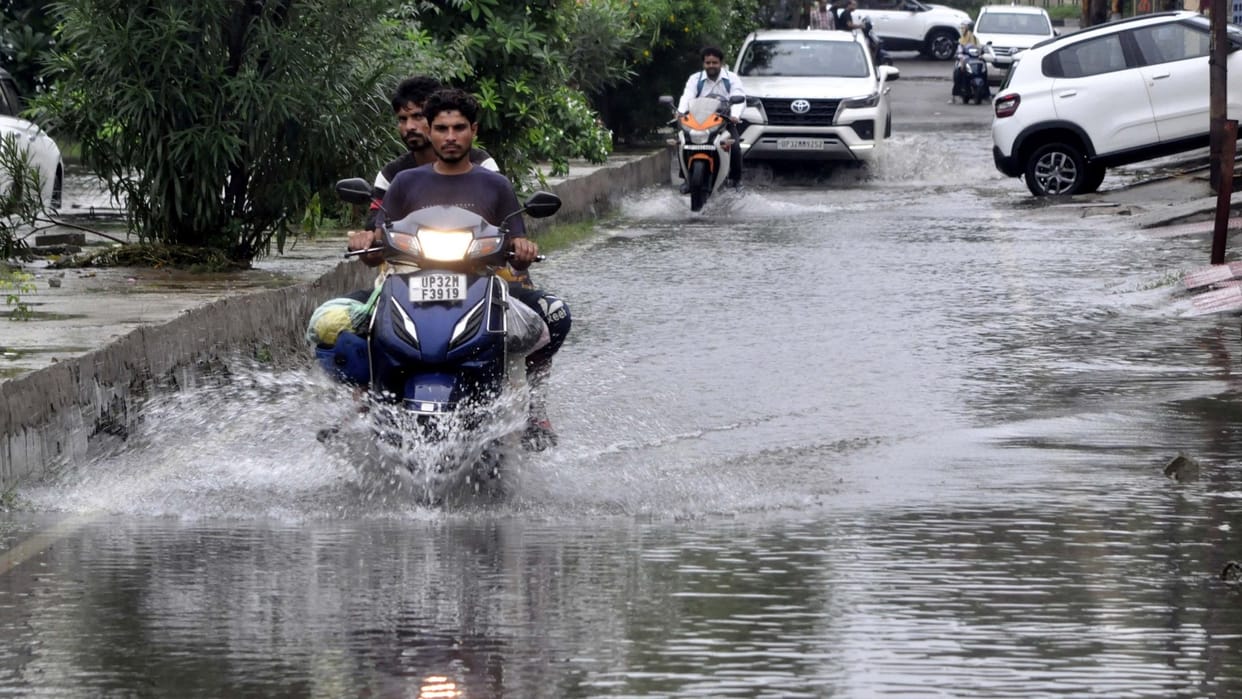 UP: Heavy rain in 30 districts today, weather will take a U-turn in the state from Tuesday; Monsoon will retur