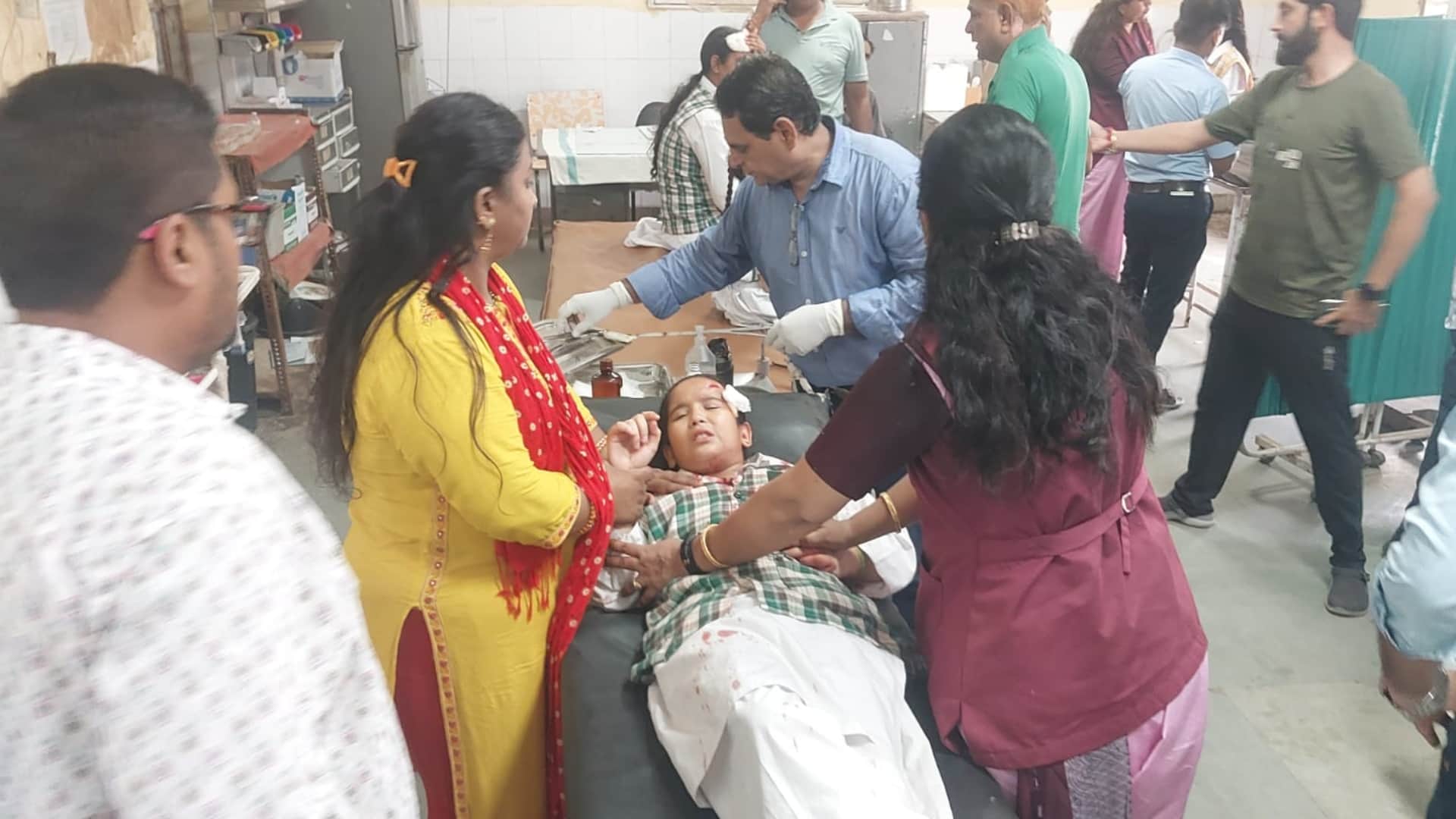 फॉल्स सीलिंग गिरने से हुआ हादसा