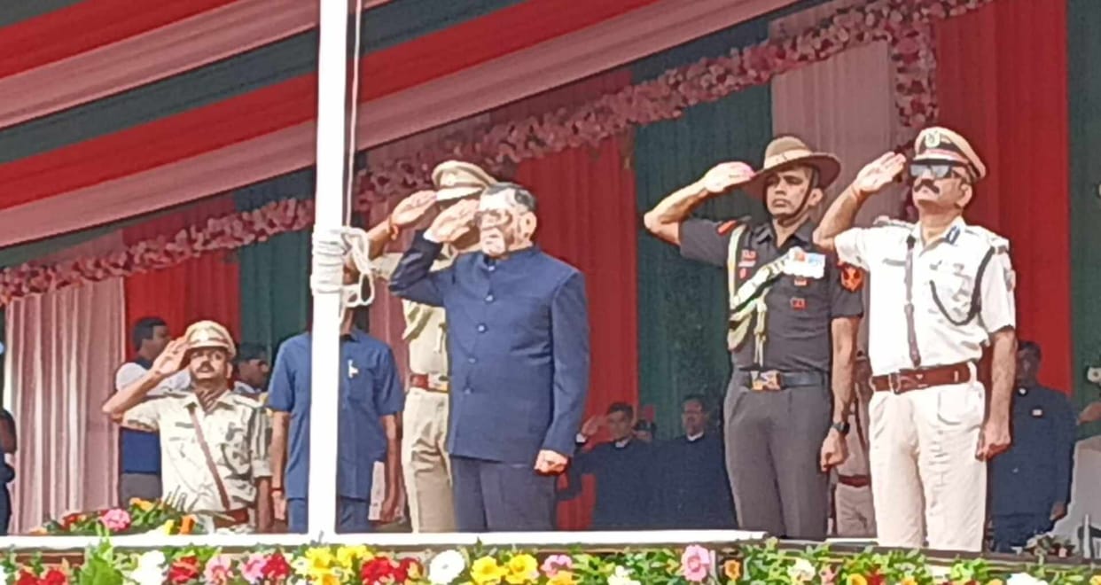 Grand state celebration of 79th Independence Day at Morhabadi Ground, Governor hoisted the flag
