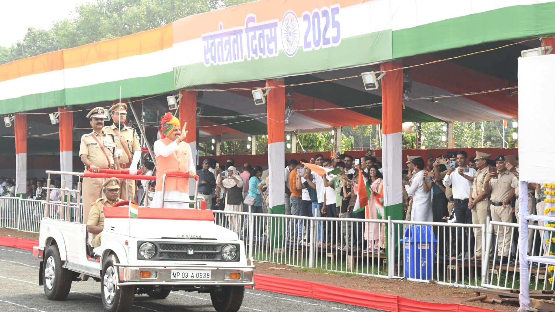 MP News: CM Dr. Mohan Yadav hoists flag in Bhopal, message to the people of the state