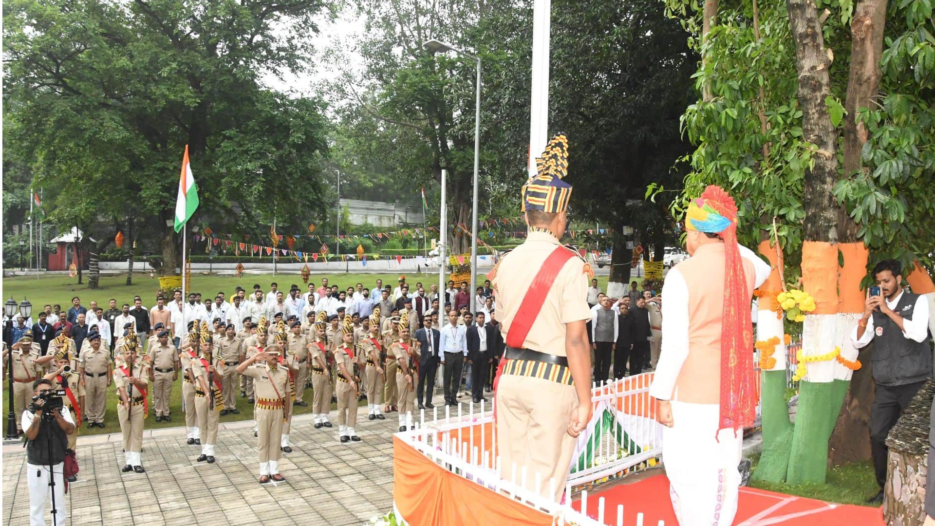 Independence Day: CM Dr. Yadav hoisted the flag at the Chief Minister's residence on Independence Day, extende
