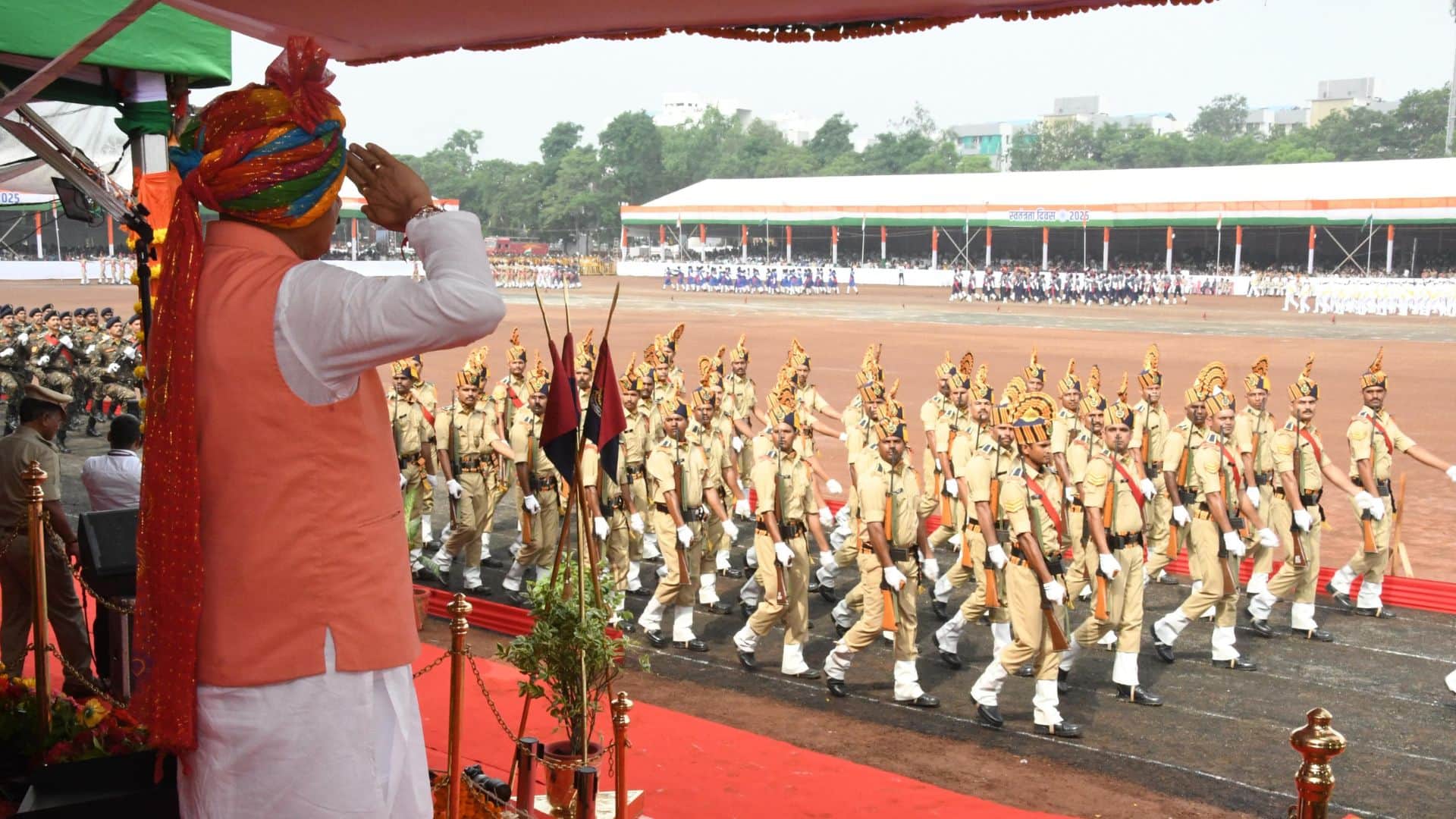 MP News: CM Dr. Mohan Yadav hoists flag in Bhopal, message to the people of the state