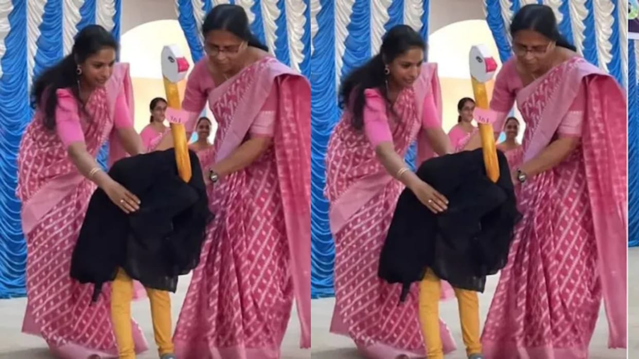 A small child arrived dressed as an ostrich in the school fancy dress competition Video goes Viral