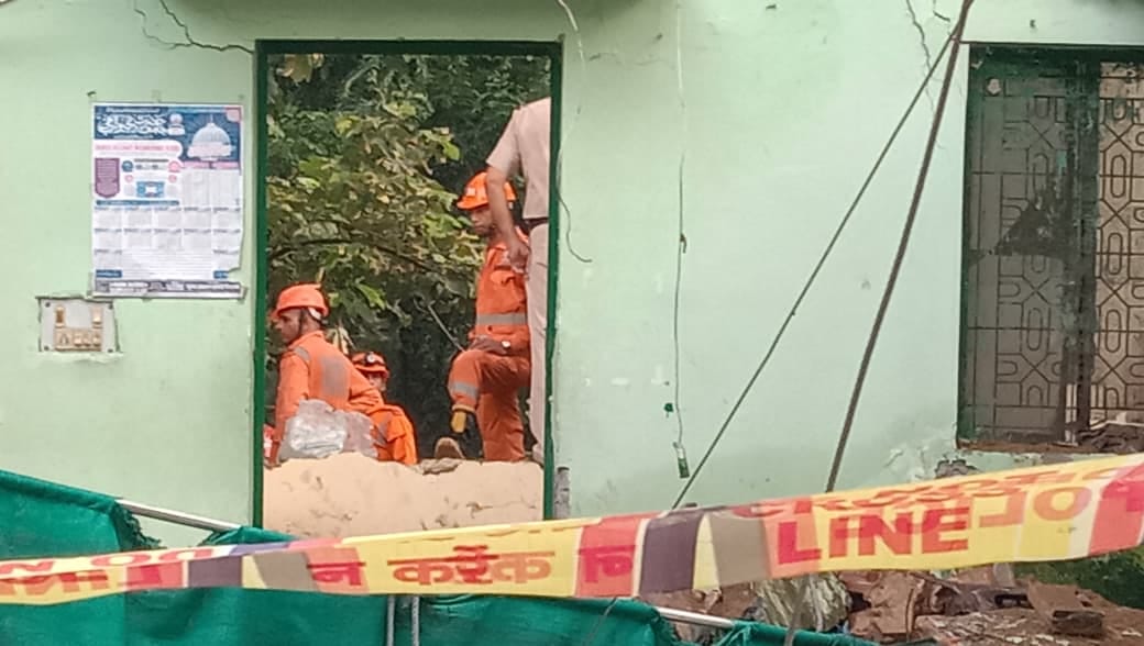 death toll in incident of wall-roof collapse of Dargah in Nizamuddin rose to seven ASI inspected