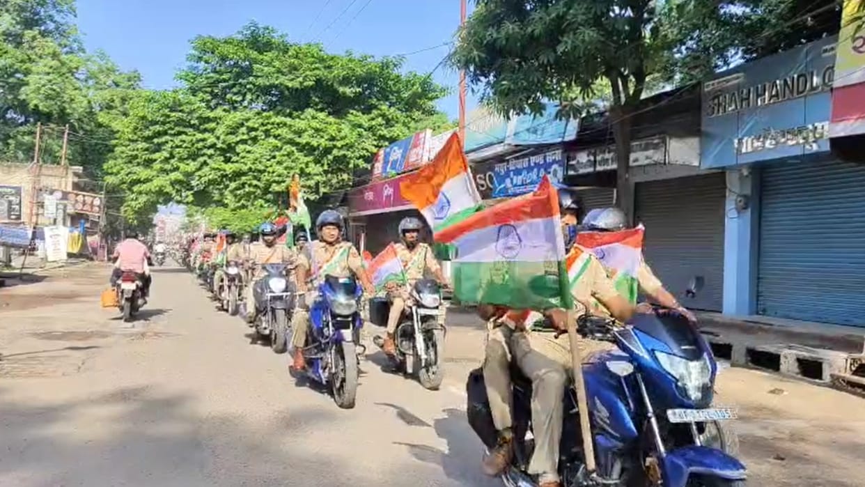 Minister JPS Rathore hoisted the flag in Lakhimpur Kheri tricolor rally was taken out on Independence Day