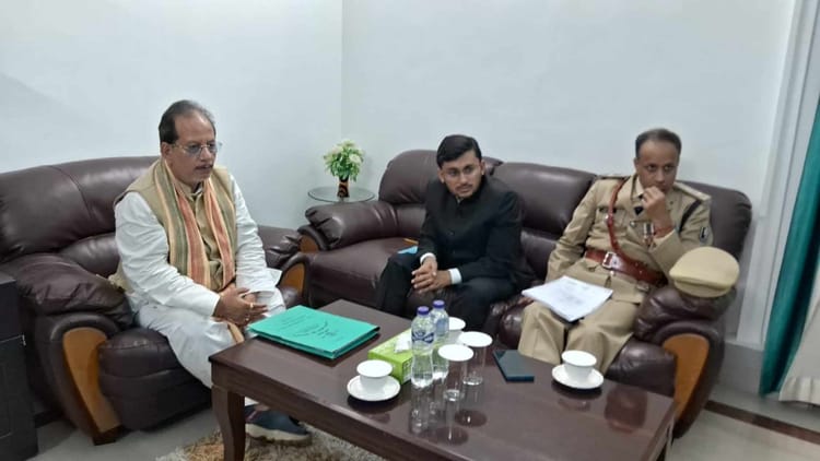 Bihar: कांटी में सरकारी जमीन पर भू माफियाओं की गिद्ध नजर, विजय कुमार सिन्हा ने दिया सख्त कार्रवाई का फरमान