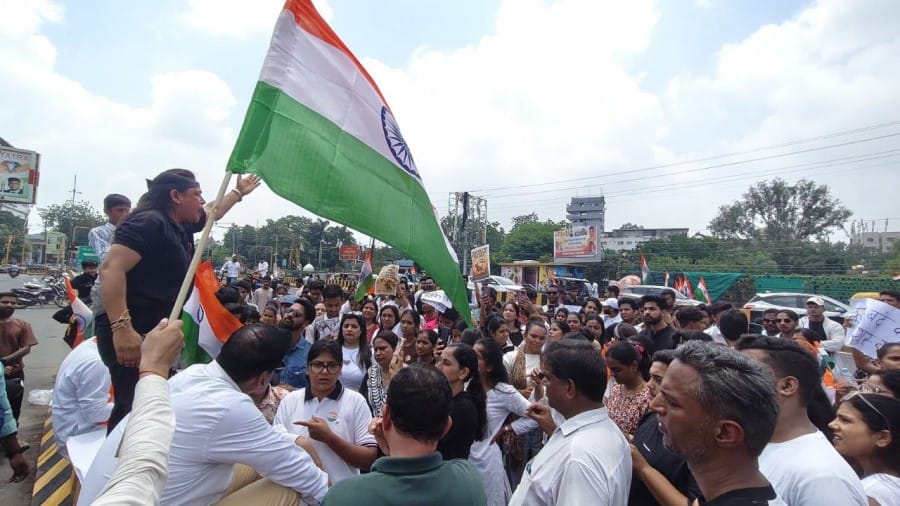 indore news massive signature campaign in support of dogs at palasia on independence day