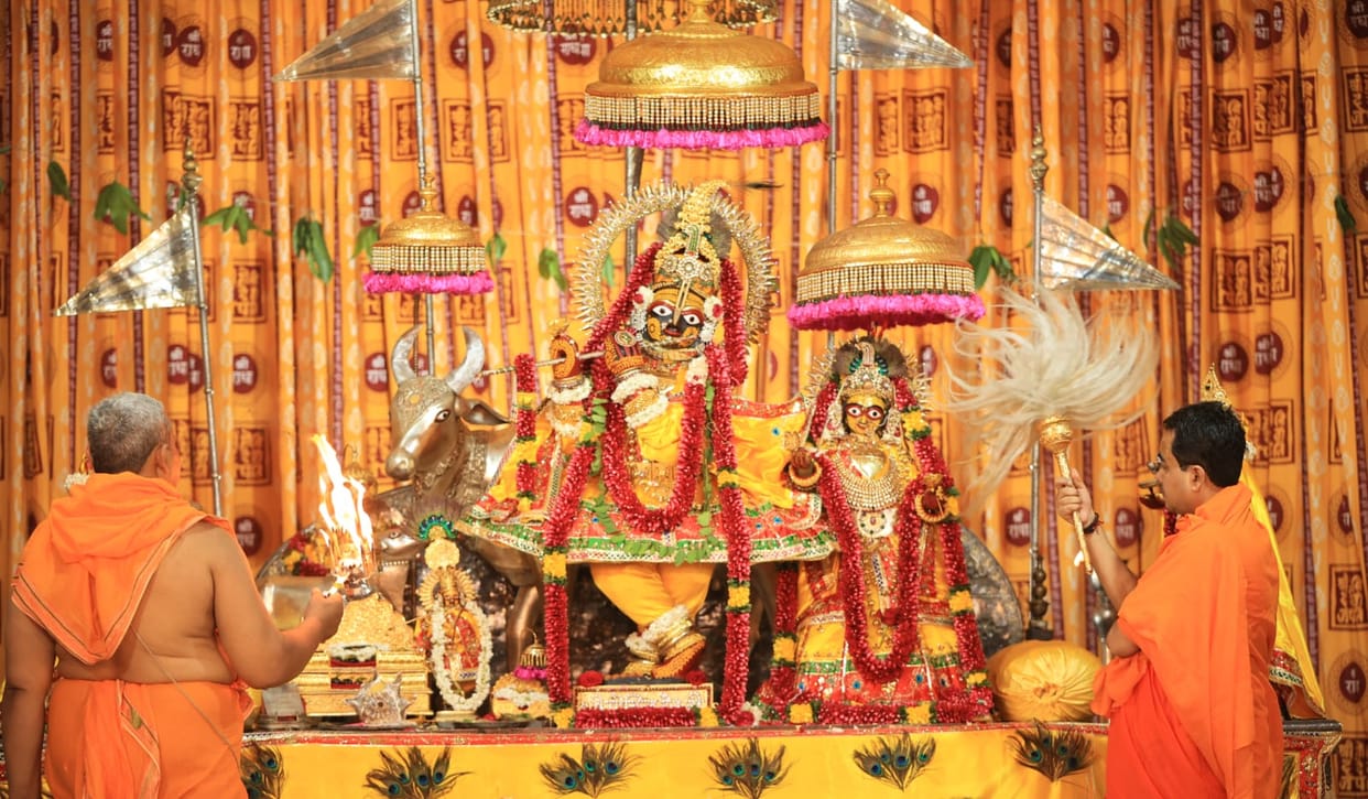 krishna janmashtami 10 lakh devotees at Govind Devji temple Thakur ji's appearance festival will be at 12 midn