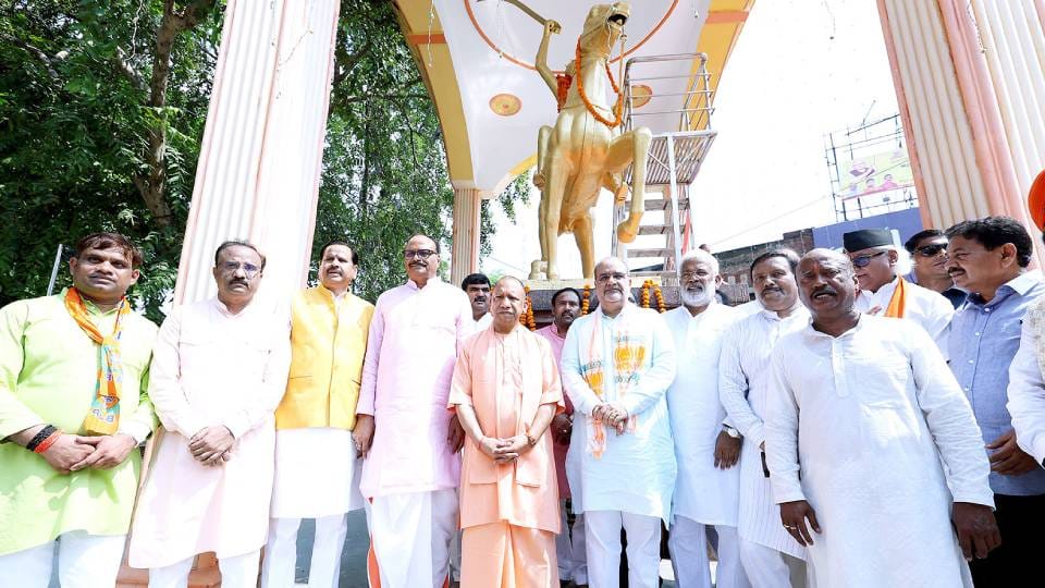 CM Yogi paid floral tribute to Avantibai Lodhi on her birth anniversary