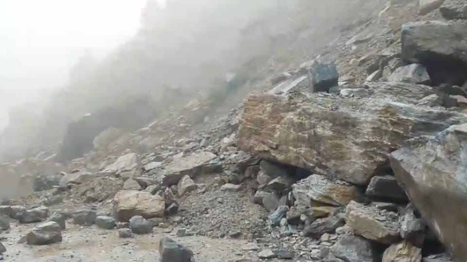 debris and stones fell from hill on Badrinath Highway in Gopeshwar Chamoli