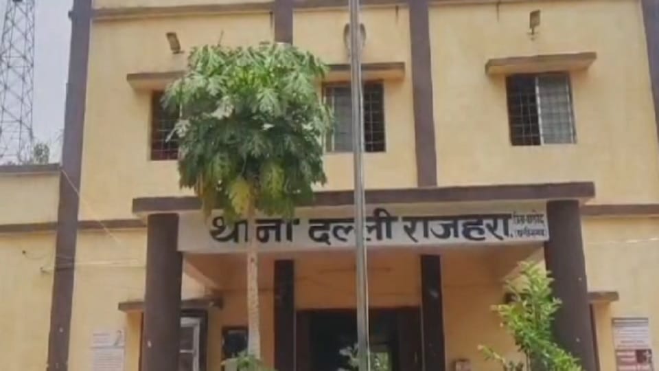 SI committed suicide by hanging himself