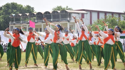 Celebration of Independence day Muslim women came out on streets of Kashi children danced flag was saluted