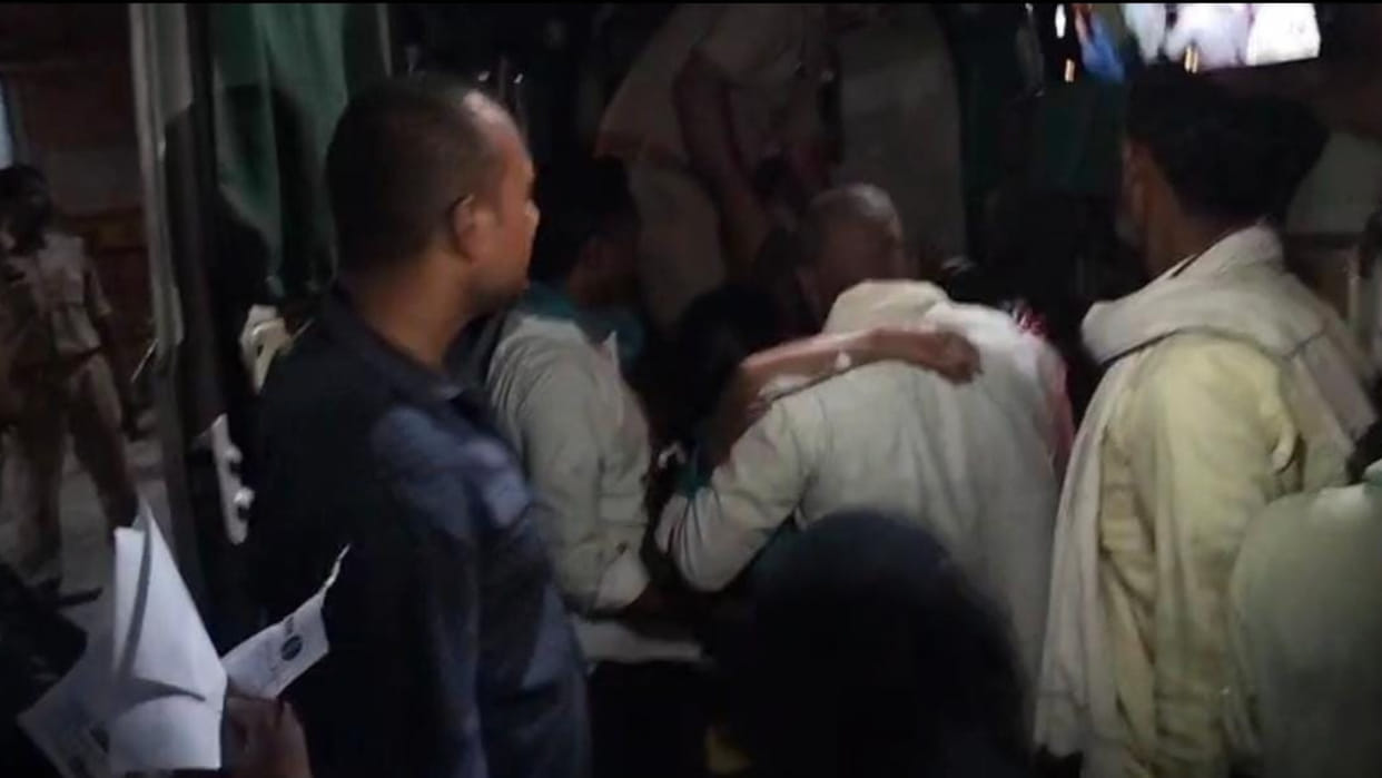 Accident happened while installing gas cylinder in Basti, fire broke out due to gas leakage-9 people got burnt