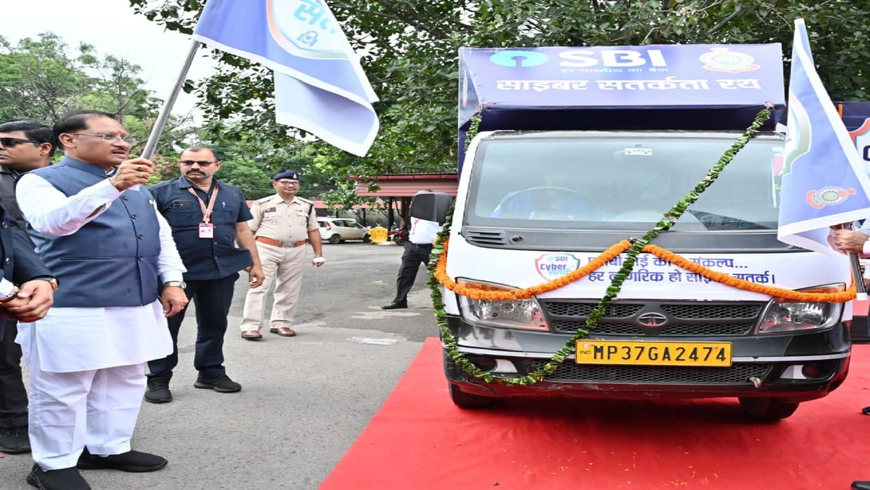 CG News: CM Vishnudeo Sai flagged off SBI Cyber Security Rath, said- never do such a thing