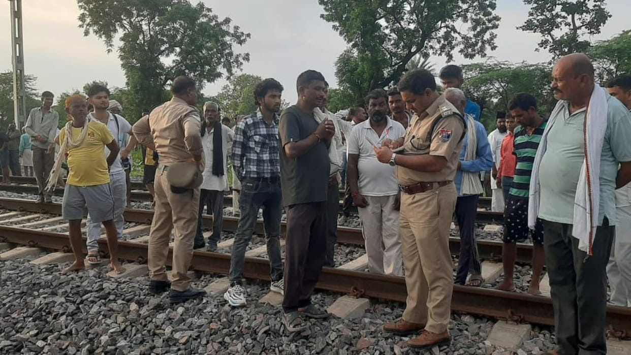 Jhansi: Retired railway employee dies after being hit by a train
