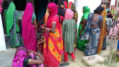 UP Accident Young man dies in azamgarh dead body found on road report filed against unknown vehicle