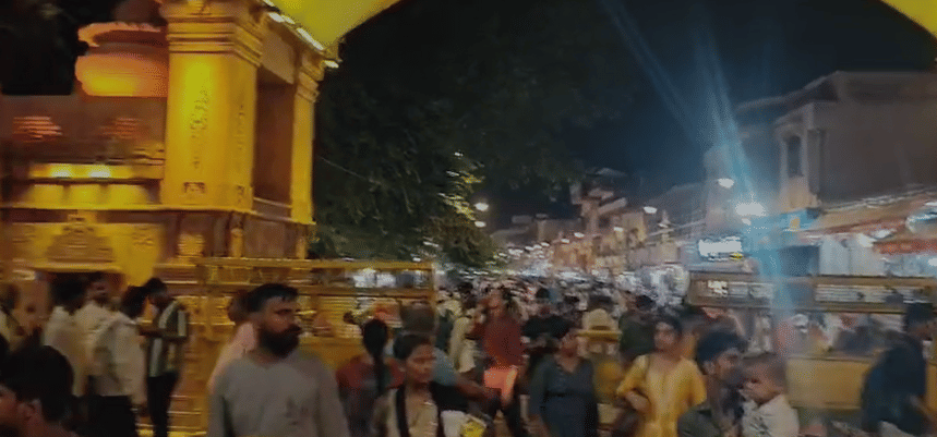 Krishna Janmashtami 2025 divine scene of devotion in Mathura just a few hours to wait Kanhaiya will be born