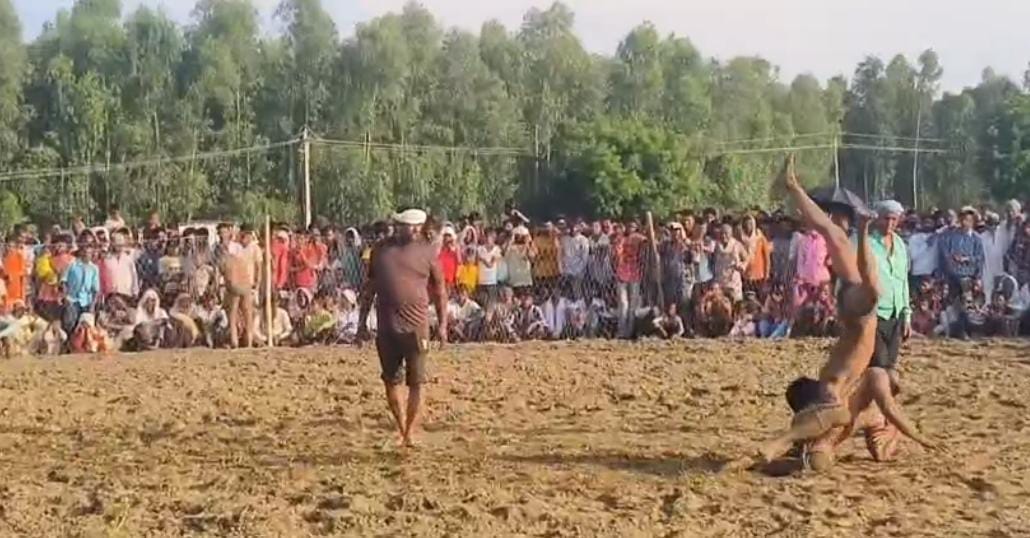 Kanpur Historical wrestling took place at Deodhi Ghat wrestlers showed their strength winners were honored