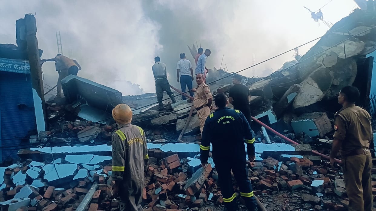 Unnao huge fire broke out in a plastic scrap factory six people including the CFO were injured