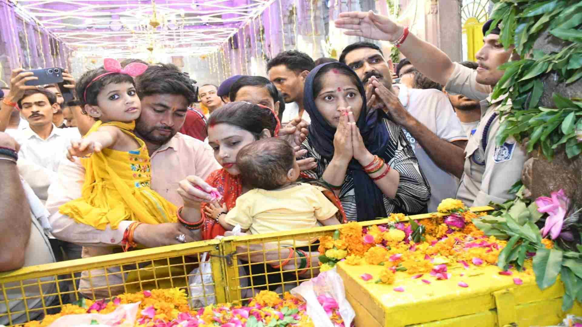 Janmashtami 2025: Radha Krishna's Shringar worth Rs 100 crore in Gwalior Gopal Mandir