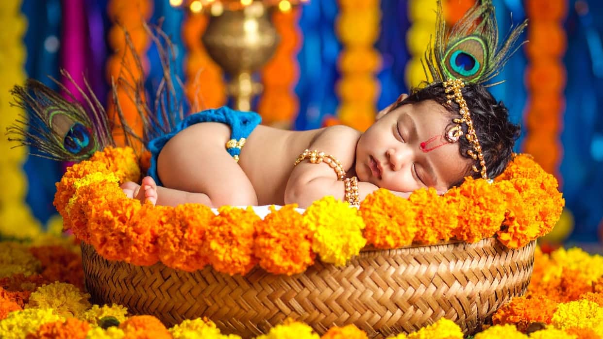 how to decorate krishna jhula at home on krishna janmashtami 2025