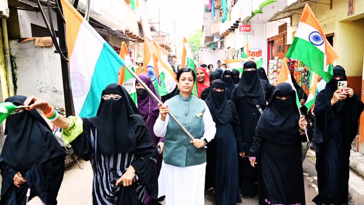 Celebration of Independence day Muslim women came out on streets of Kashi children danced flag was saluted
