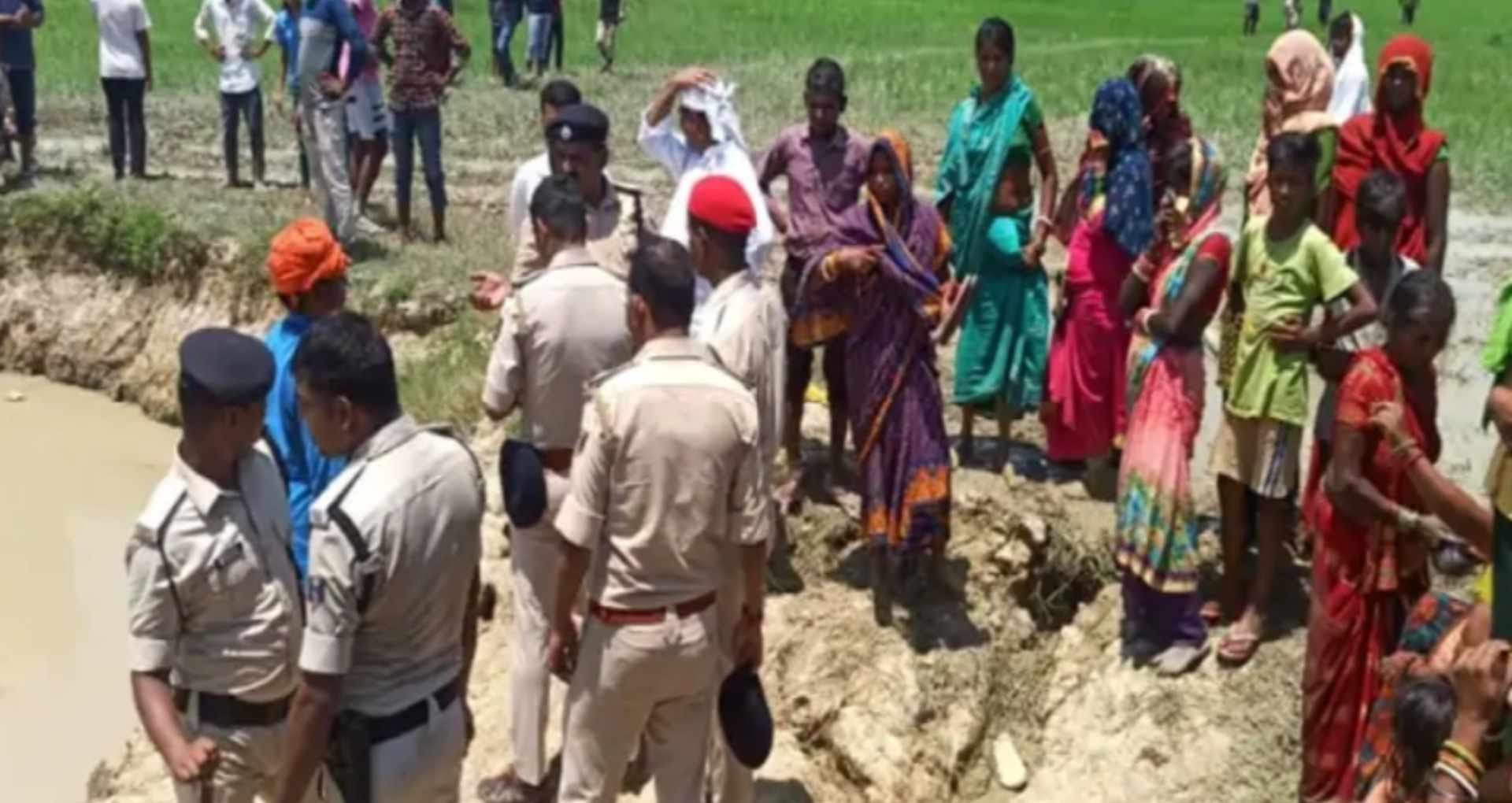 मौके पर मौजूद लोग
