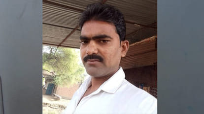 Jalaun Suicide: चचेरे भाई के साथ चली गई पत्नी, पति ने फंदा लगाकर जान दी Jalaun: Wife went away with cousin, husband committed suicide by hanging himself
