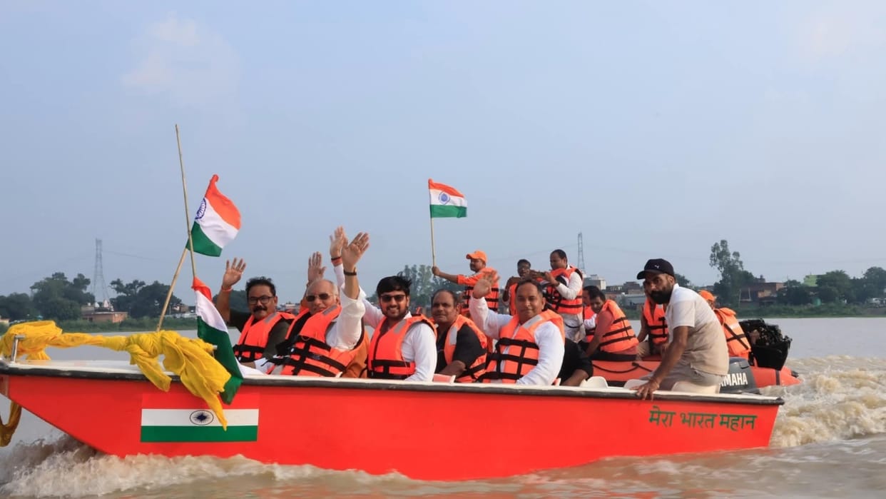 Cabinet Minister Dharmpal Singh inaugurated boating in the historic Lilour Lake in Bareilly