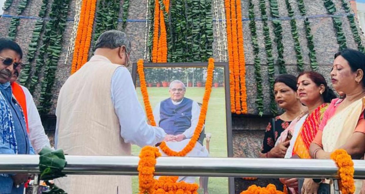Jhatkhsnd: BJP leaders paid tribute to former PM Atal Bihari Vajpayee on his death anniversary