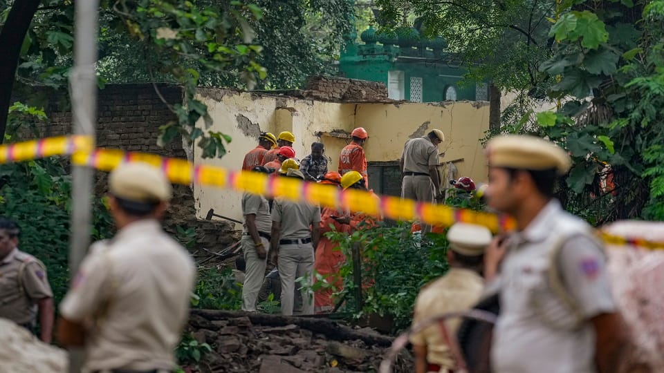 case of accident happened at Patte Shah Dargah building of rooms dilapidated water reached foundation, they co
