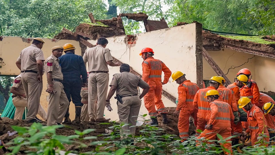case of accident happened at Patte Shah Dargah building of rooms dilapidated water reached foundation, they co
