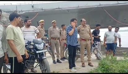 Gas pipeline burst in Yamuna, noise of plane crash was made, panic ensued, officials rushed to the spot