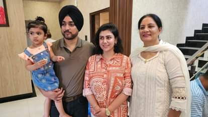 राजपुरा के विंग कमांडर अमनदीप सिंह दिहोत परिवार के साथ