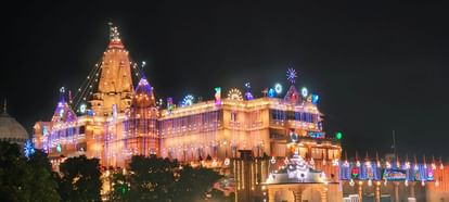 Mathura: श्रीकृष्ण जन्मस्थान परिसर की दुकानें होंगी खाली, दिव्यांग श्रद्धालुओं के लिए बनेगा रैंप Shops in the Sri Krishna Janmasthan complex will be vacated on orders of High Court