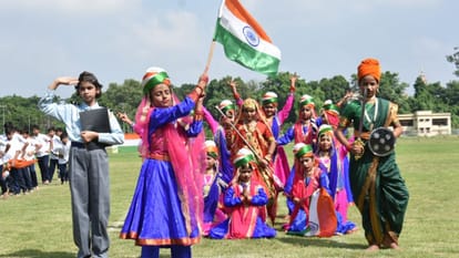 Celebration of Independence day Muslim women came out on streets of Kashi children danced flag was saluted