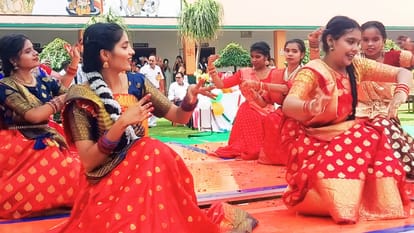 Celebration of Independence day Muslim women came out on streets of Kashi children danced flag was saluted