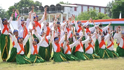Celebration of Independence day Muslim women came out on streets of Kashi children danced flag was saluted