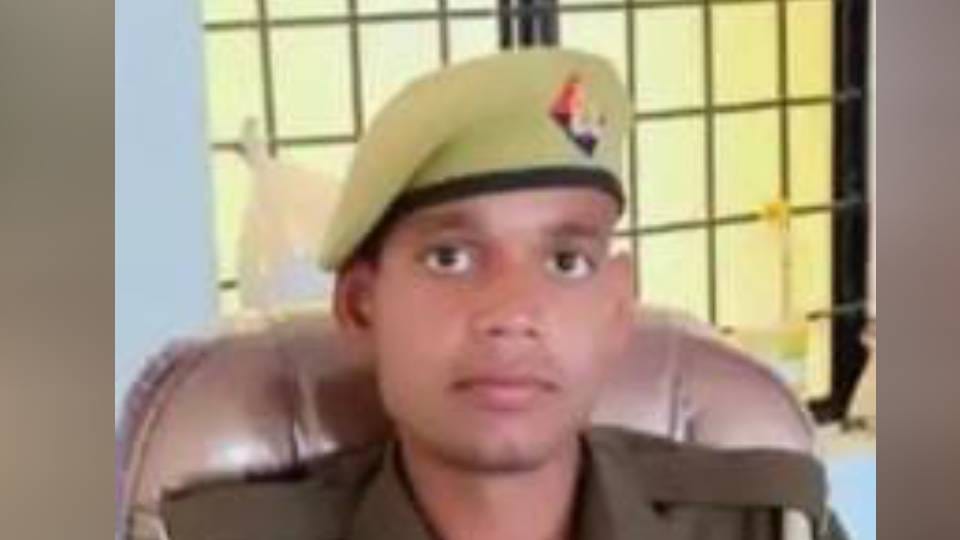 constable died in a road accident in Sitapur