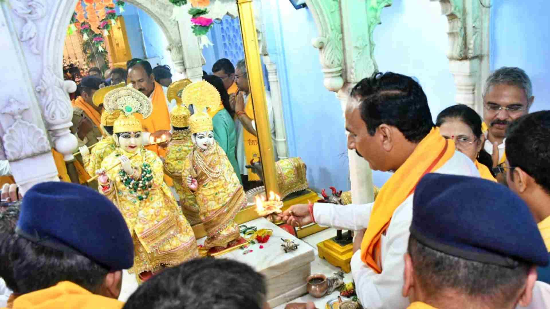 Janmashtami 2025: Radha Krishna's Shringar worth Rs 100 crore in Gwalior Gopal Mandir