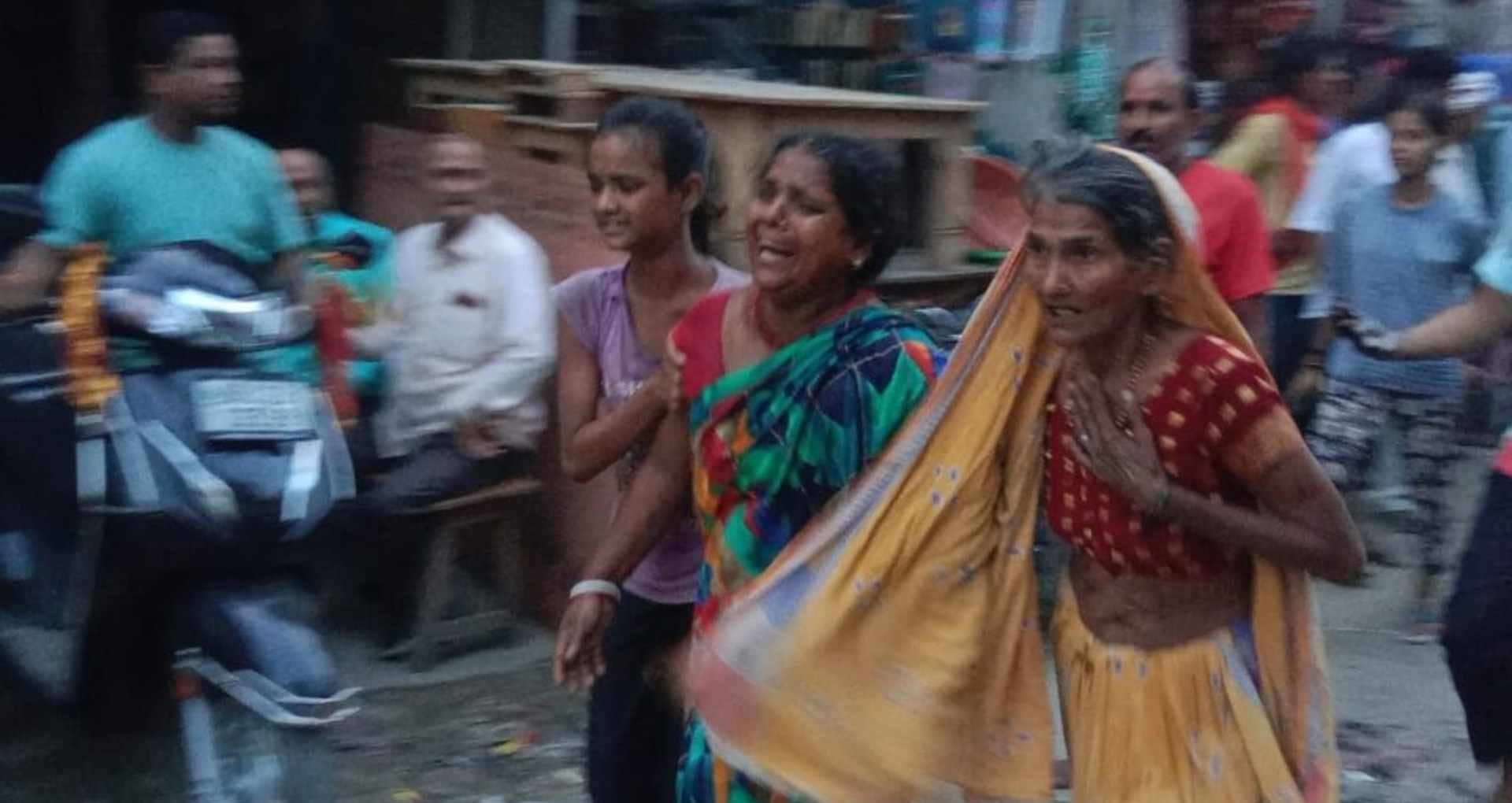 शोकाकुल परिजन