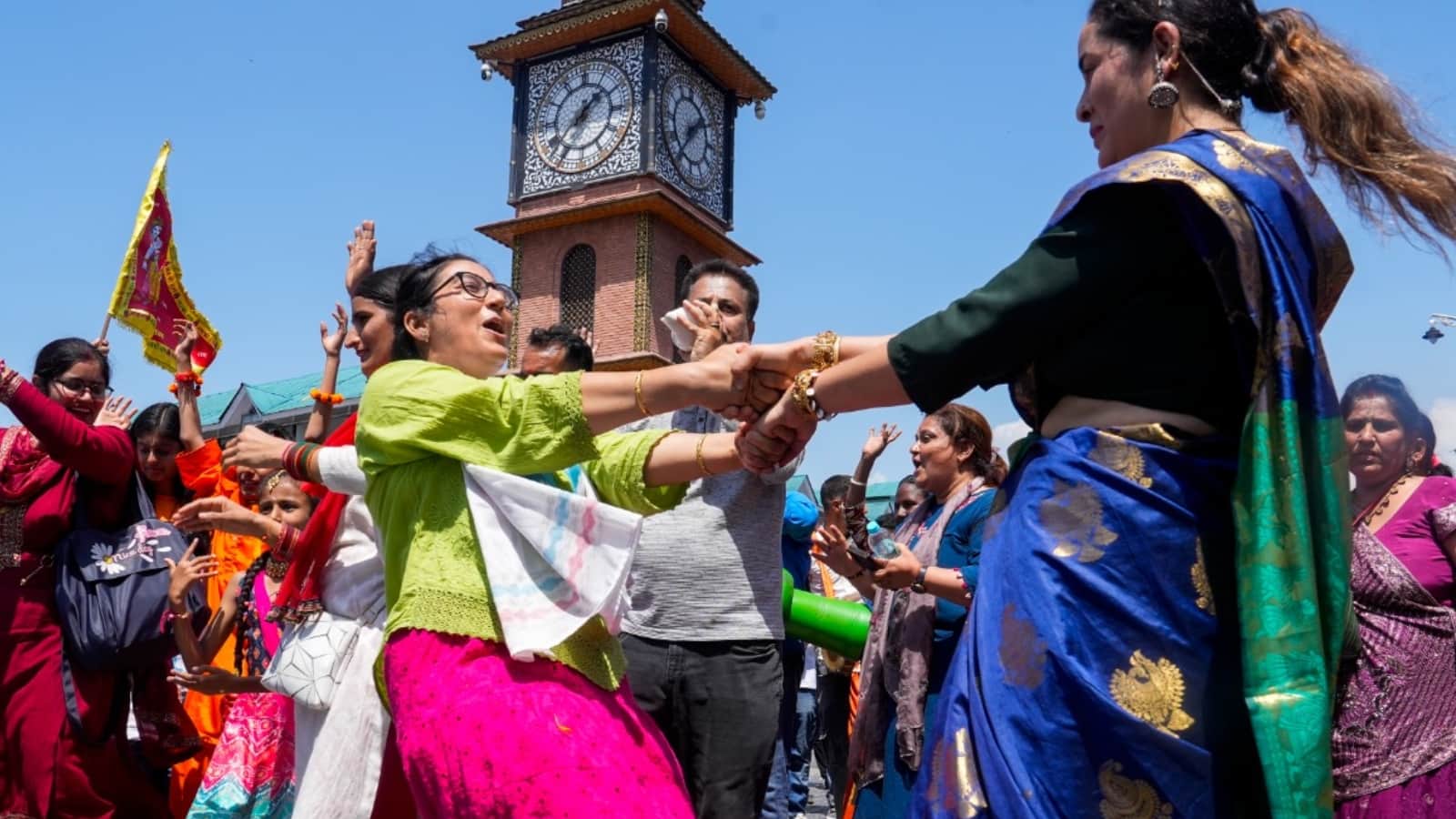 Krishna Janmashtami kolkata maharashtra valleys of srinagar peoples Children women celebrate