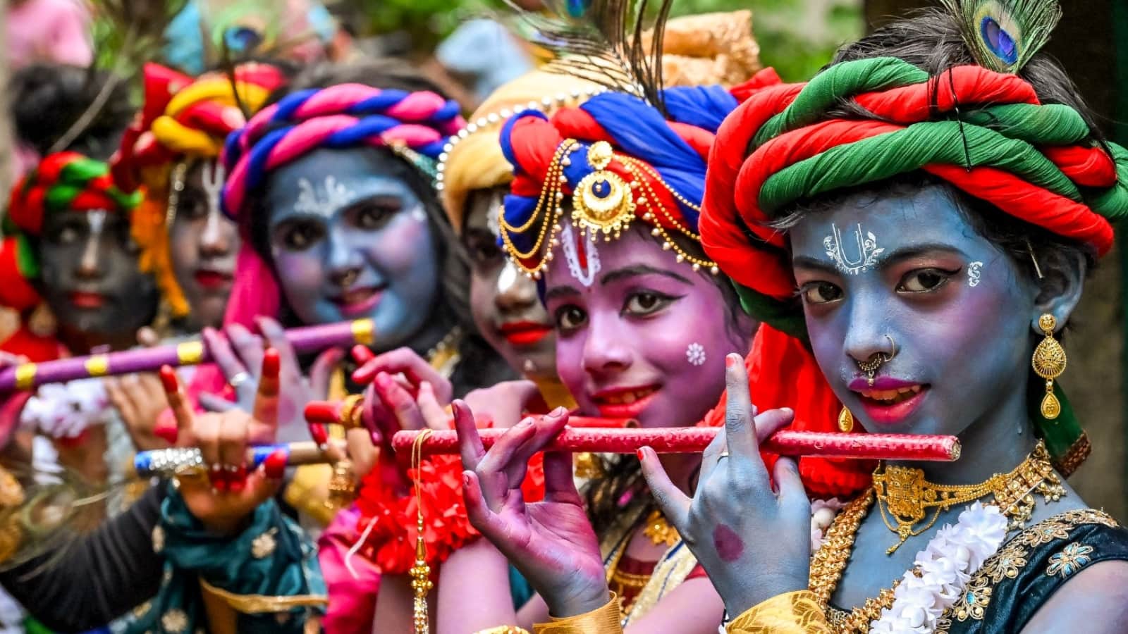 Krishna Janmashtami kolkata maharashtra valleys of srinagar peoples Children women celebrate