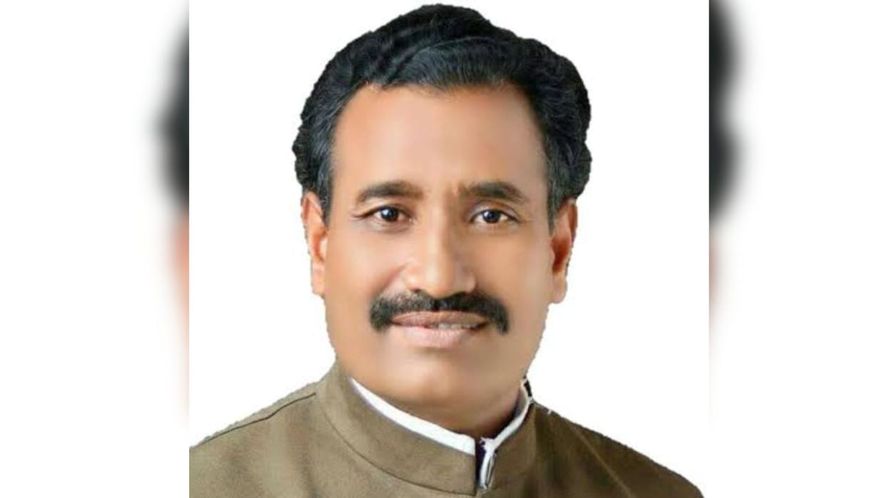 Former BJP MLA beaten up in varanasi teeth broken 1 lakh rupees and gold chain looted FIR against 14 people